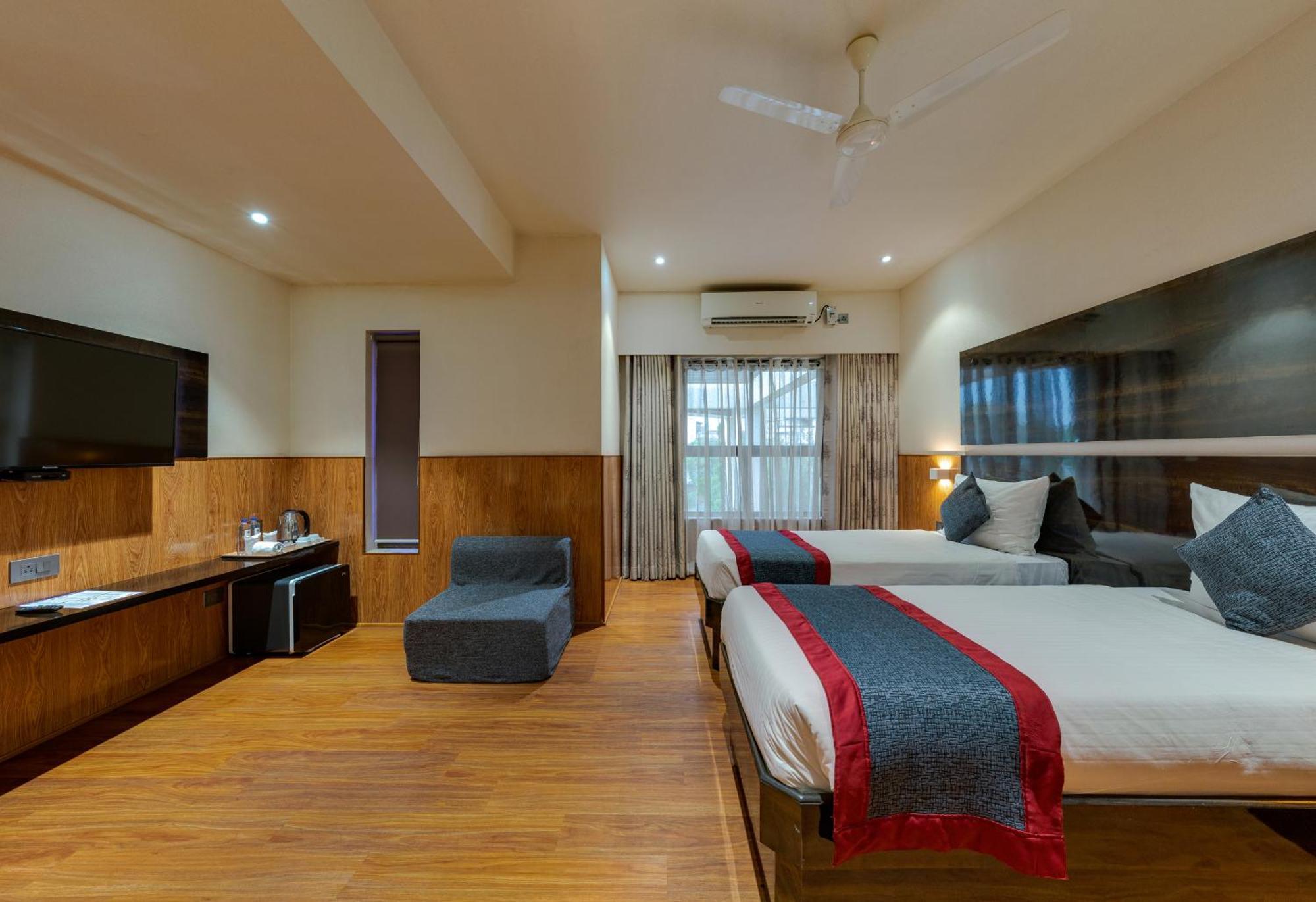 Hotel Surya Executive 3 Star Hotel Solapur Exterior photo