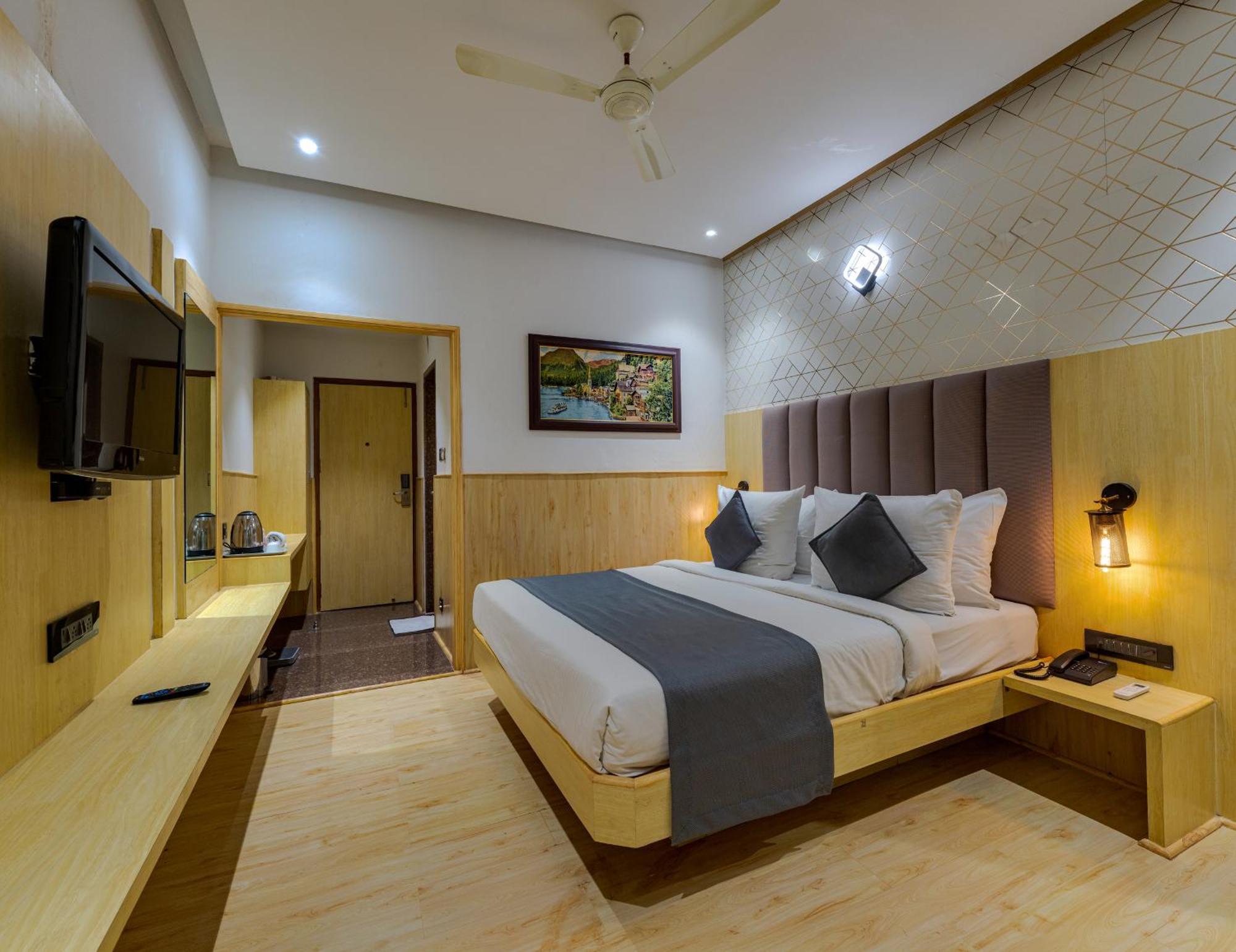 Hotel Surya Executive 3 Star Hotel Solapur Exterior photo