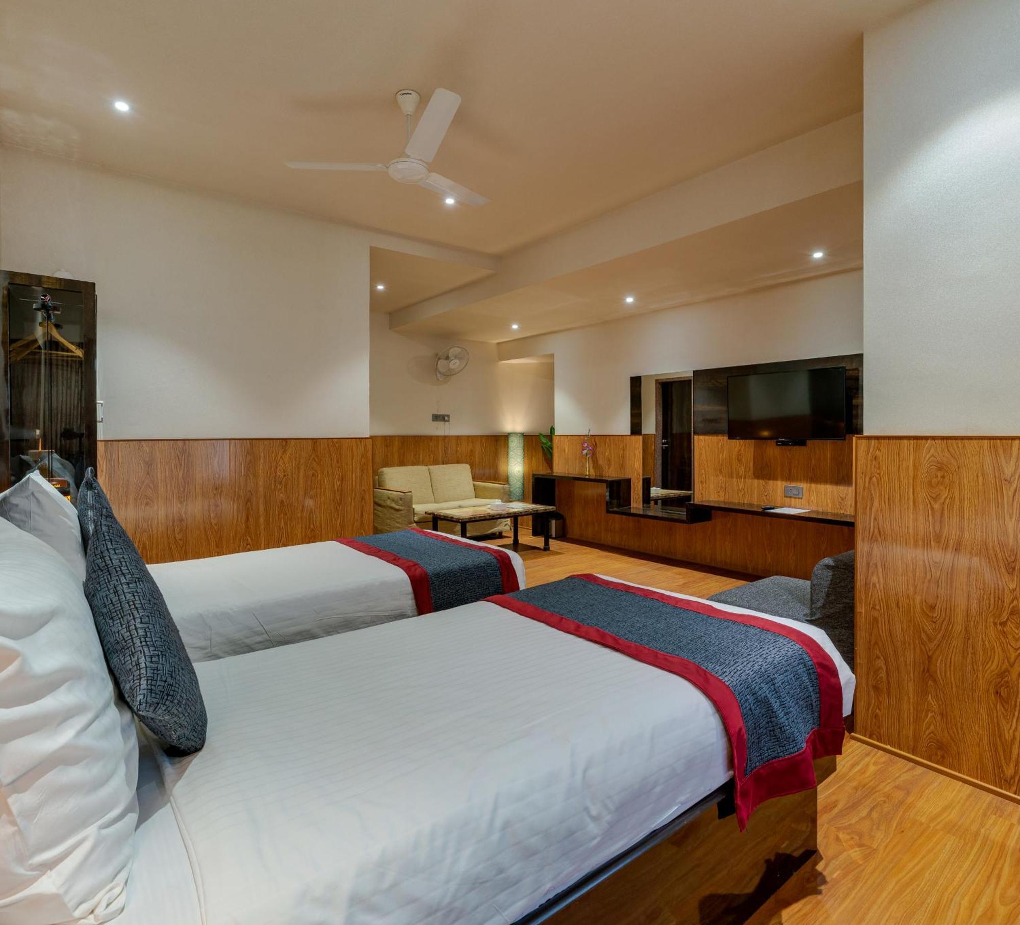 Hotel Surya Executive 3 Star Hotel Solapur Exterior photo