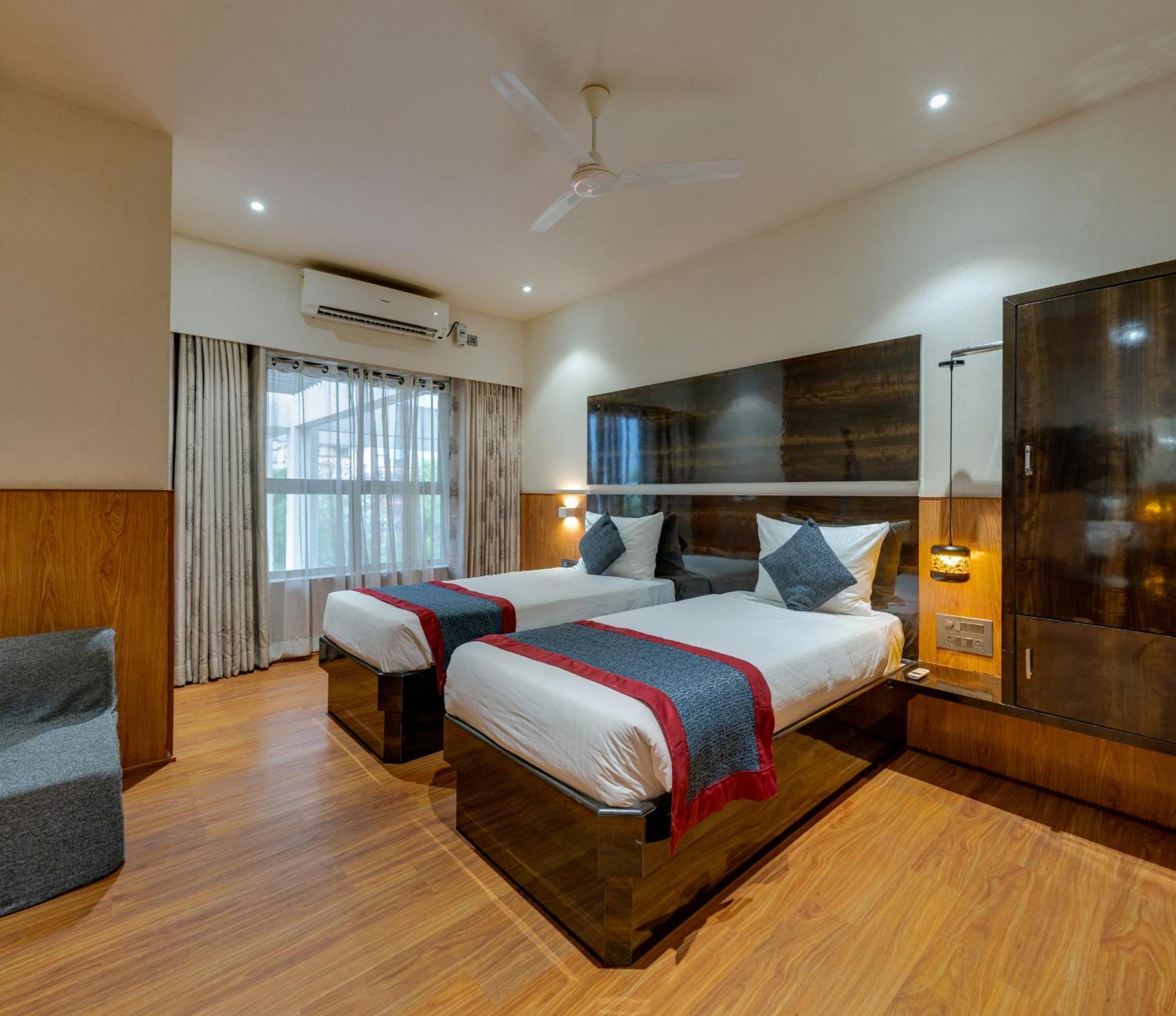 Hotel Surya Executive 3 Star Hotel Solapur Exterior photo